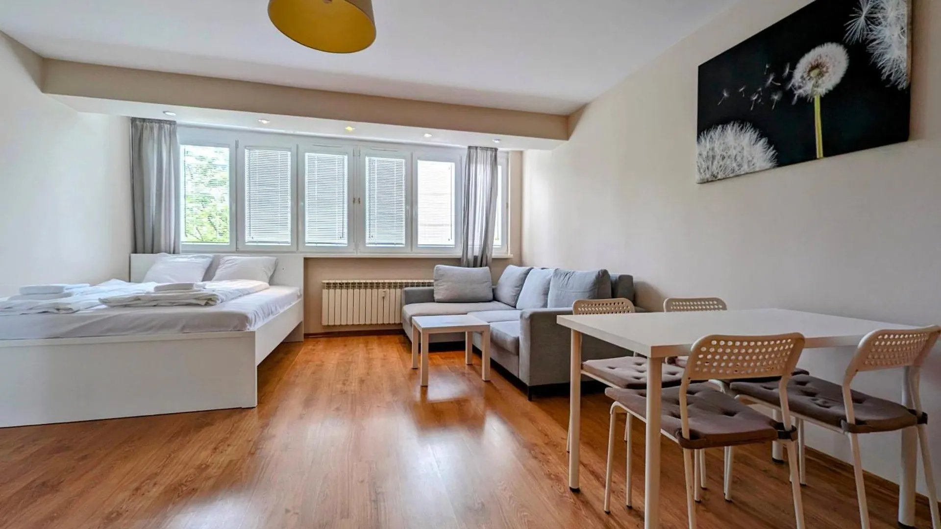 Kazimierza Wielkiego 87 By Homeprime Krakow Poland